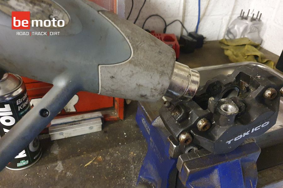 Using a Heat Gun to remove pistons from a GSX-R600 brake calliper