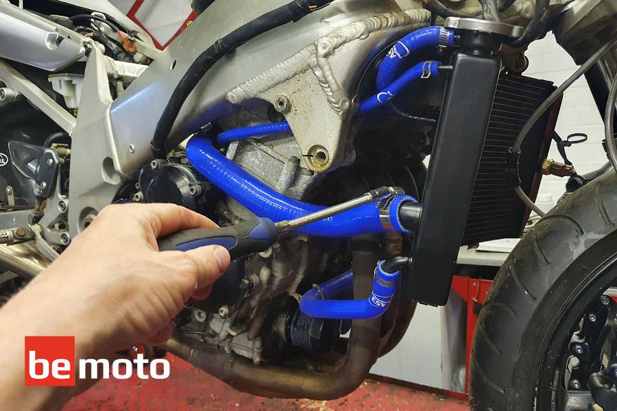 BeMoto Project GSX-Reborn Fitting New Hoses to K3