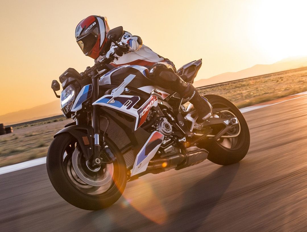 For the first time, BMW Motorrad offers M options and M Performance Parts  for the new S 1000 RR.
